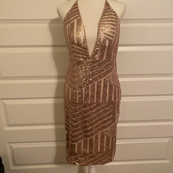 Gold deep V / Backless Sequin Dress - Picture 2 of 7
